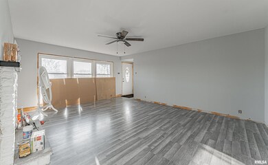 130 Bond St, Lincoln, IL 62656 - photo 4