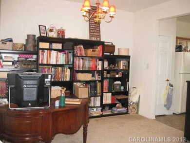 Dining Room - Formal Dining Room