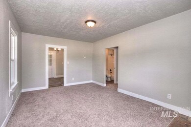 223 S Diamond St, Nampa, ID 83686 - photo 3