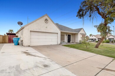 1201 E Wickieup Ln-2
