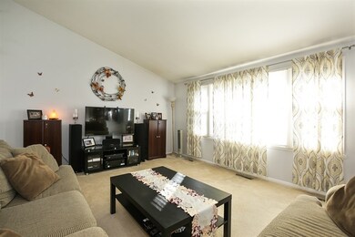 108 Ensenada Dr, Carpentersville, IL 60110 - photo 2