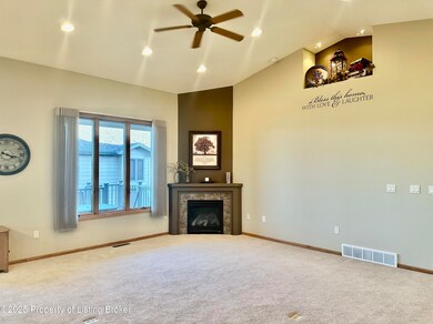 1638 14th St W, Dickinson, ND 58601 - photo 6