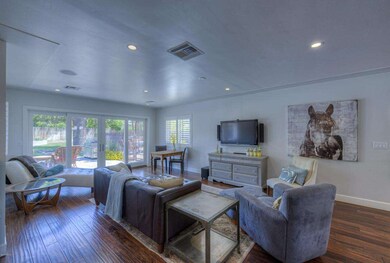 003_Living Room