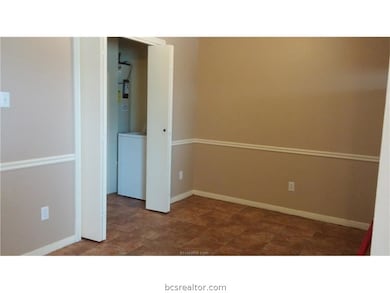 1208 Webhollow Cir unit A, Bryan, TX 77801 - photo 5