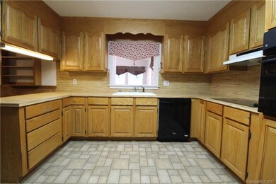 504 N Greenbriar Rd, Statesville, NC 28625 - photo 5