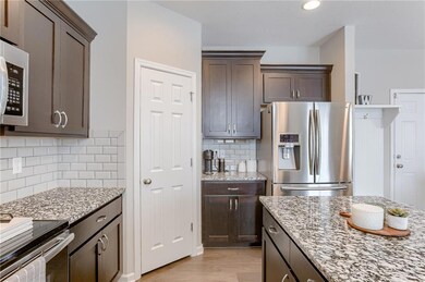 1425 SW Fairfax Rd, Lee's Summit, MO 64083 - photo 5