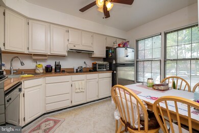 14 Dickens Square, Lutherville Timonium, MD 21093 - photo 2