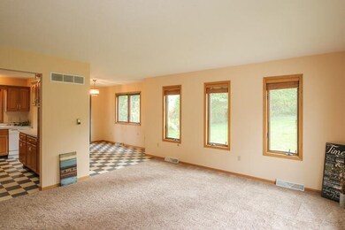 890 Valley View Dr, Cedar Rapids, IA 52403 - photo 3