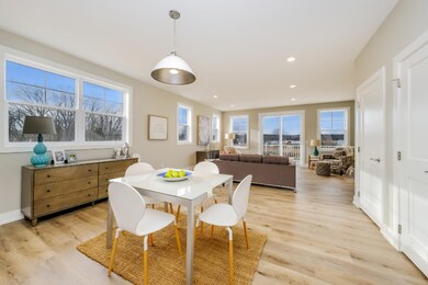 012-photo-dining-room-8825465