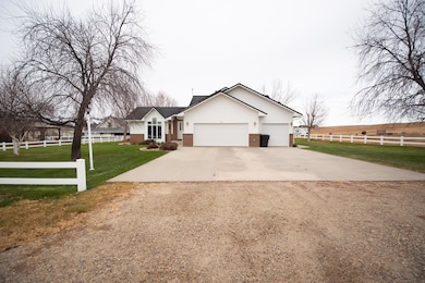 1445 19th St, Havre, MT 59501 - photo 2