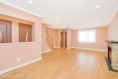 538 Leverett Ave, Staten Island, NY 10308 - photo 4