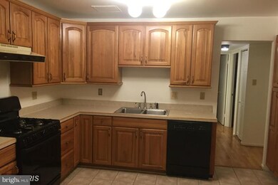 1668 Parkcrest Cir unit 301, Reston, VA 20190 - photo 3