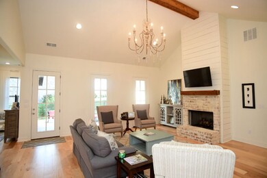 1129 E Wellsgate Dr, Oxford, MS 38655 - photo 5