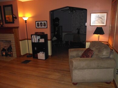 619 Salisbury living room 3