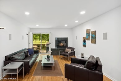 84 Manchester Dr, Buffalo Grove, IL 60089 - photo 3