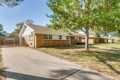 425 W Pleasantview Dr, Hurst, TX 76054 - photo 3