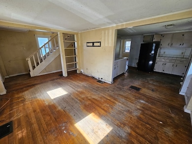 227 Deerfield St, Greenfield, MA 01301 - photo 5