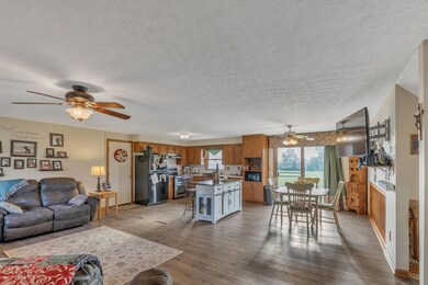 Living room/ Kitchen