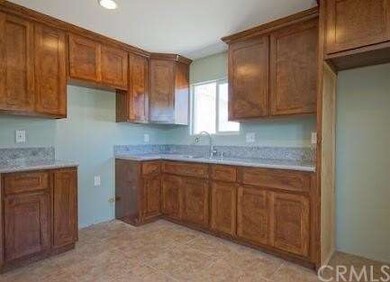 924 W Maple St, Compton, CA 90220 - photo 6