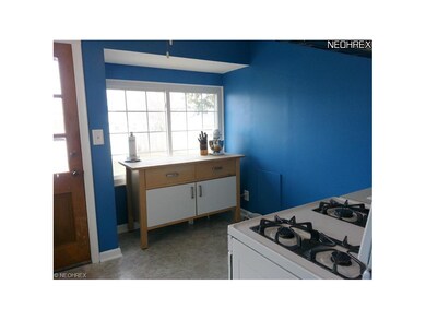 Other side of this spacious kitchen!