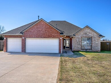View of front facade featuring a front yard and a 