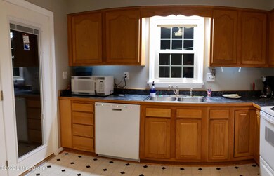 8002 Cloverport Ct, Louisville, KY 40228 - photo 7