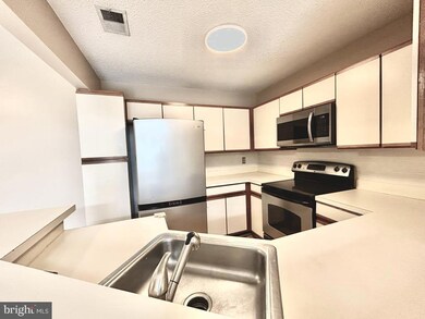 11739 Summerchase Cir, Reston, VA 20194 - photo 7