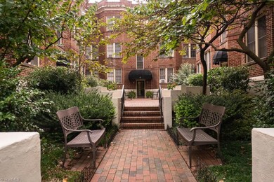 828 N Elm St unit B6, Greensboro, NC 27401 - photo 2