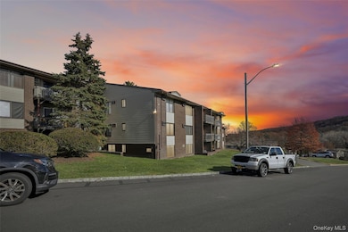 262 Country Club Ln unit 262, Pomona, NY 10970 - photo 5