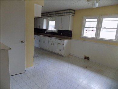 2910 Homestead Dr, Erie, PA 16506 - photo 4