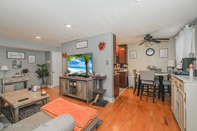 17 Gadsen Place unit 1F, Staten Island, NY 10314 - photo 5