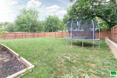 2416 Mansfield Dr, Des Moines, IA 50317 - photo 4