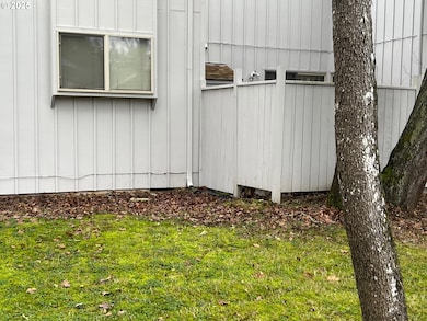 2239 Hawkins Ln, Eugene, OR 97405 - photo 3