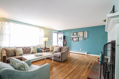 002-photo-living-room-6862965