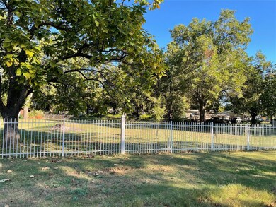 146 W Sherman Dr, Aubrey, TX 76227 - photo 2