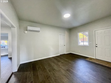 1039 Chestnut Ave, Cottage Grove, OR 97424 - photo 3