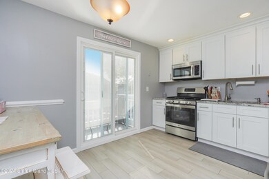 810 Bloomingdale Rd, Staten Island, NY 10309 - photo 6