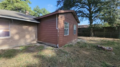 10106 Bretton Dr, Houston, TX 77016 - photo 4