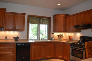 Functional Kitchen w/undermount lighting