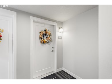 11715 SW Valencia Ln unit 202, Wilsonville, OR 97070 - photo 3