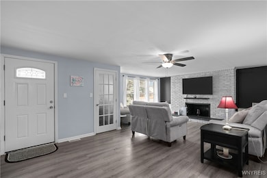 Front door & walk-in closet view