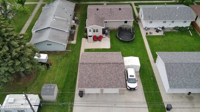 817 S 18th St, Grand Forks, ND 58201 - photo 2