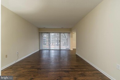 9721 Kings Crown Ct unit 2, Fairfax, VA 22031 - photo 4