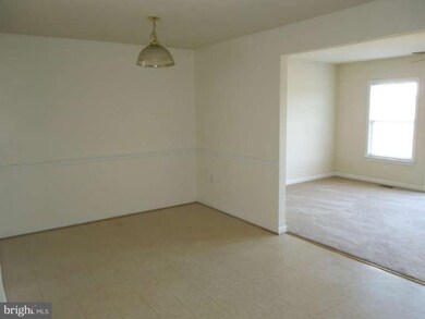 33 Litchfield Ln E, Martinsburg, WV 25405 - photo 6