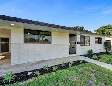 212 SW 11th Ave, Dania, FL 33004 - photo 2