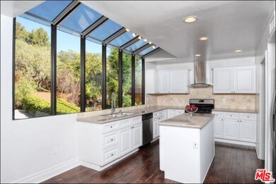 5274 Campo Rd, Woodland Hills, CA 91364 - photo 7