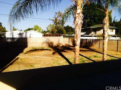 Very Large Backyard w/ RV Access. Alleyway through