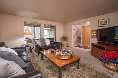 19585 E Campbell Rd, Bend, OR 97702 - photo 3