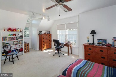 5527 Chestermill Dr, Fairfax, VA 22030 - photo 4