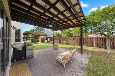 984 NW 104th Ave, Miami, FL 33172 - photo 4